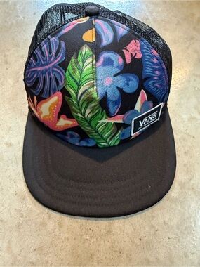 Vans Women’s Floral Trucker Hat in Black with Multicolor Print